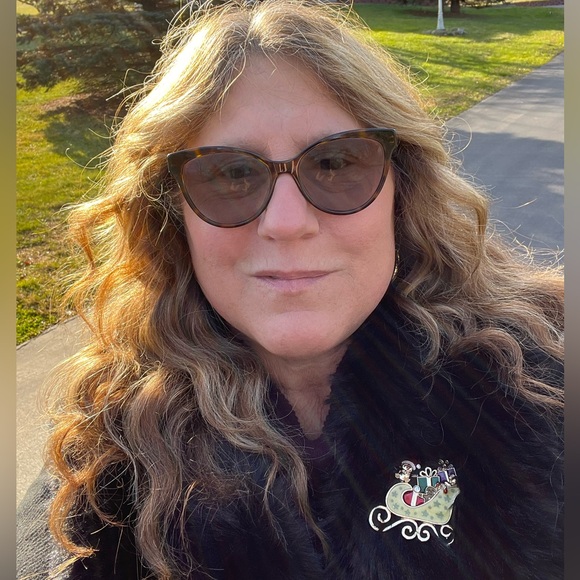 Meet your Posher, Posh - Picture 3 of 5